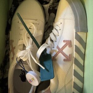 Size 41 • Off-White Canvas Sneakers with Pink Arrows